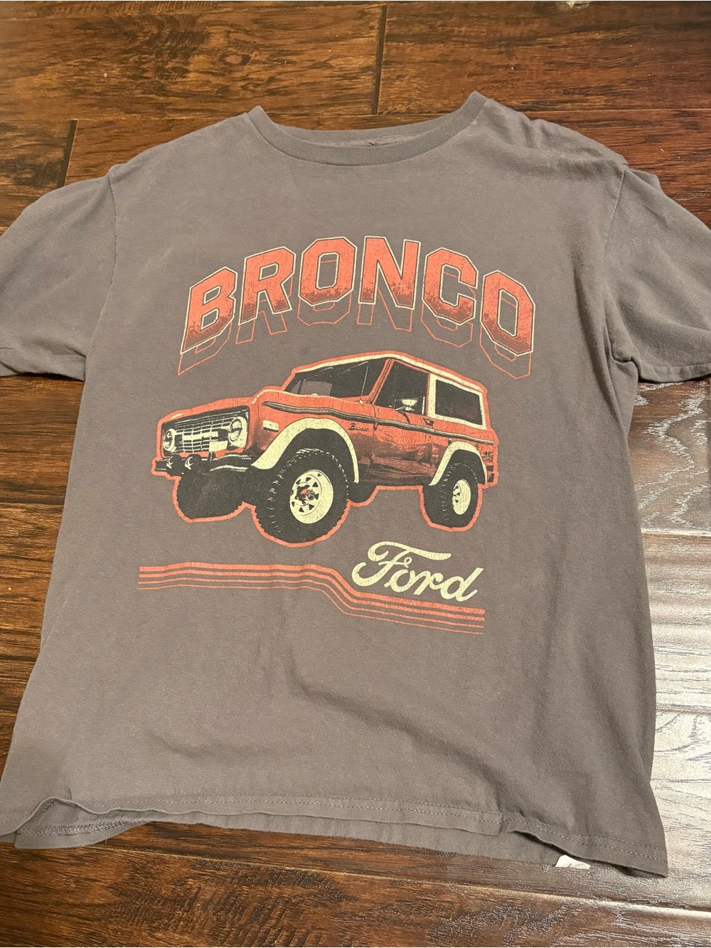 Aeropostale Brown Short-Sleeve Bronco Graphic Tee with Red Accent